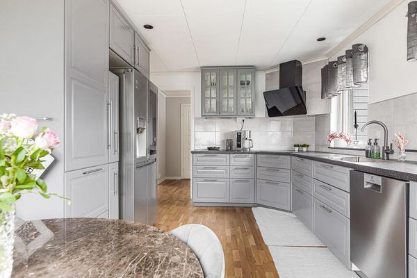 Modern stor & ljus villa - nära centrum - Bild 9