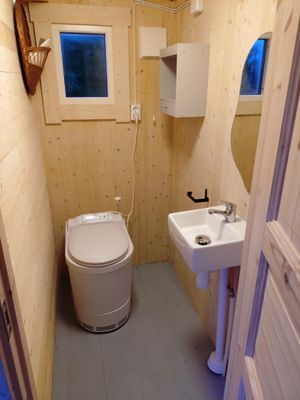 Friggebod med bastu och egen brygga vid sjö - Bild 18