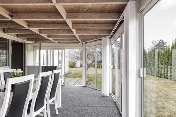 Modern stor & ljus villa - nära centrum