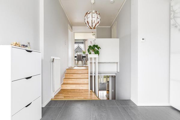 Modern stor & ljus villa - nära centrum