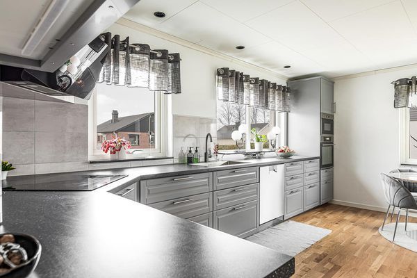 Modern stor & ljus villa - nära centrum - Bild 11