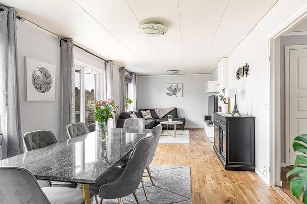 Hyr denna stuga i Växjö på 150 m². 3 sängplatser. 2 585 - 3 150 kr per dag. Se bilder och tillgänglighet här.