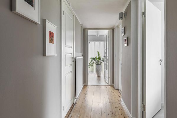 Modern stor & ljus villa - nära centrum - Bild 8