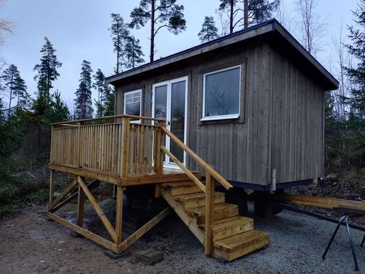 Friggebod med bastu och egen brygga vid sjö - Bild 21