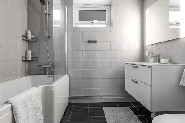 Modern stor & ljus villa - nära centrum - Bild 13