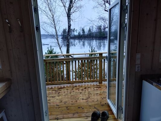 Friggebod med bastu och egen brygga vid sjö - Bild 19