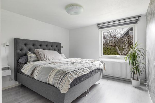 Modern stor & ljus villa - nära centrum - Bild 14