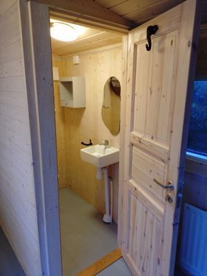 Friggebod med bastu och egen brygga vid sjö - Bild 17