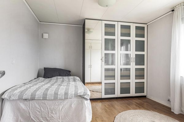 Modern stor & ljus villa - nära centrum - Bild 18