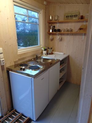 Friggebod med bastu och egen brygga vid sjö - Bild 22