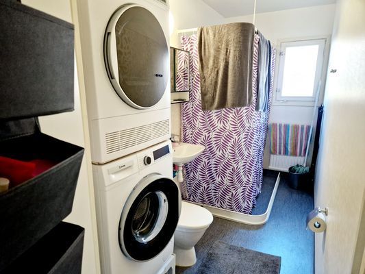 Hyr denna stuga i Gotland på 74 m². 3-4 sängplatser. Från 4 400 kr per vecka. Se bilder och tillgänglighet här.