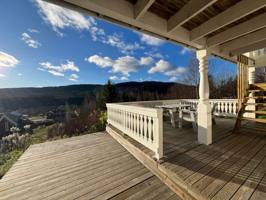 Hus med utsikt över skidbacken (4 minuter med bil) - Bild 8