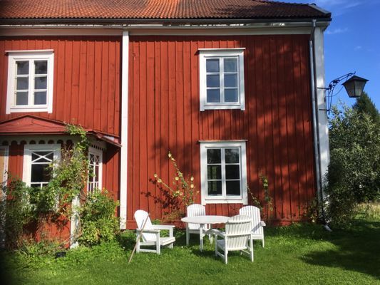Hyr denna stuga i Östhammar på 210 m². 12-14 sängplatser. 16 000 - 20 000 kr per vecka. Se bilder och tillgänglighet här.