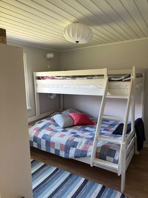 Bild 3 på Fräsch nyrenoverad stuga nära havet - Ingarö