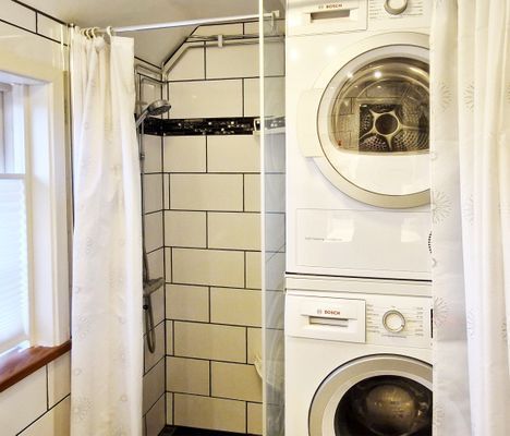 Badrum, dusch och tvättmaskin/torktumlare