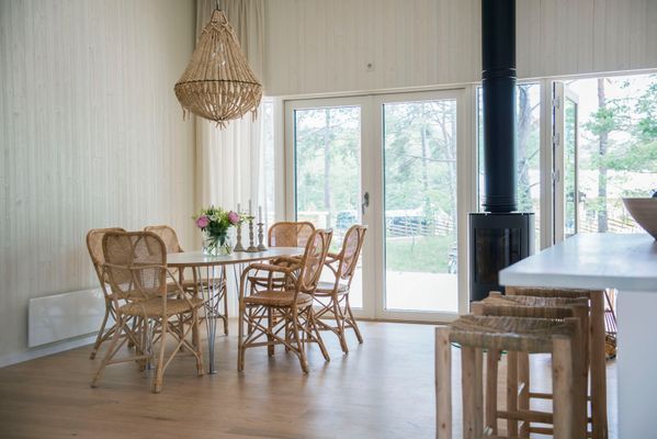 Nybyggt hus på Fårö med braskamin