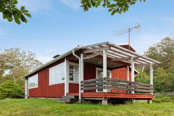 Ljus & mysig sommarstuga, 6 (+2) bäddar