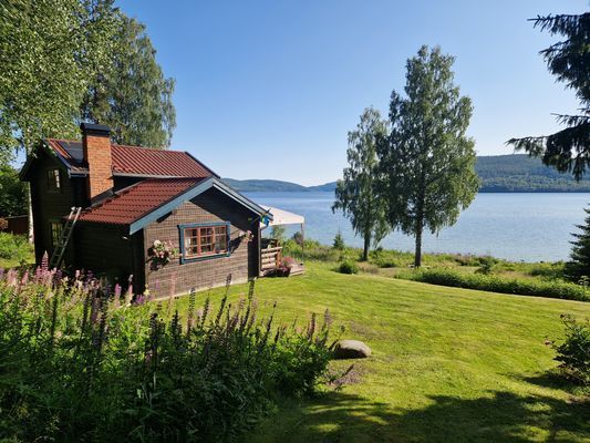 Trevlig timrad stuga vid havet i Höga kusten
