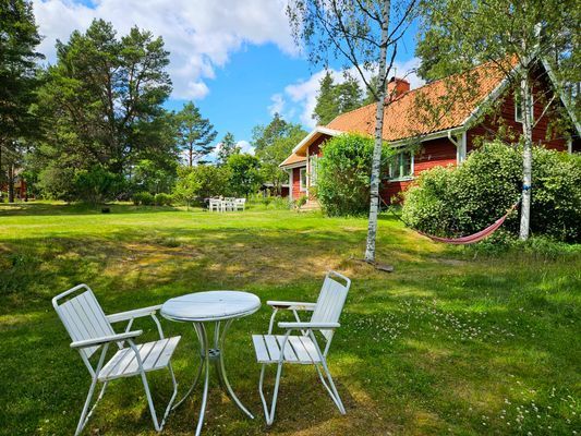 Lantromantik Brottby, nära bad o 30 min från Sthlm