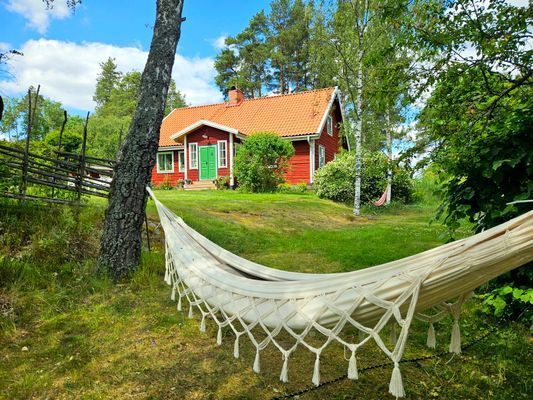 Hyr denna stuga i Stockholm på 190 m². 6-8 sängplatser. Från 9 000 kr per vecka. Se bilder och tillgänglighet här.