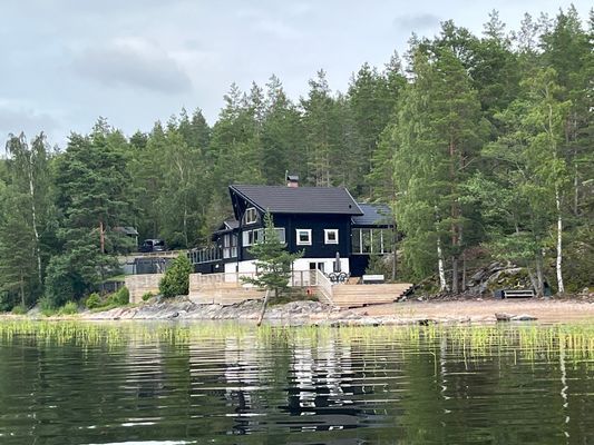 Unik timmerstuga vid Vänerns strand - Bild 33
