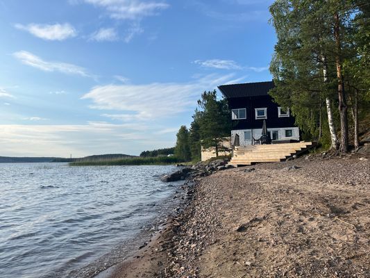 Unik timmerstuga vid Vänerns strand - Bild 11