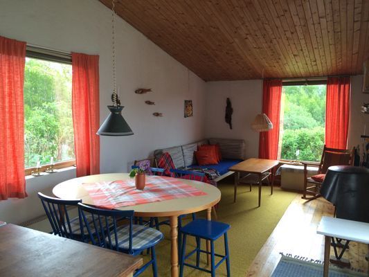 Hyr denna stuga i Haverdal på 60 m². 6 sängplatser. 10 000 - 12 000 kr per vecka. Se bilder och tillgänglighet här.