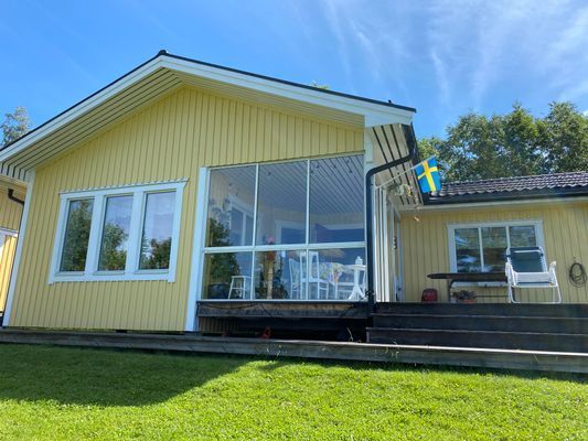 Hyr denna stuga i Härnösand på 115 m². 6 sängplatser. 10 000 - 12 000 kr per vecka. Se bilder och tillgänglighet här.