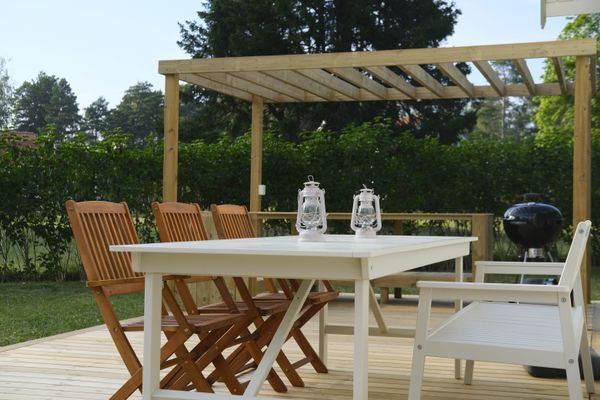 Altan med utemöbler