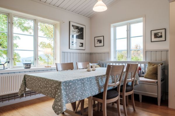 Bild 4 på Hemtrevlig stuga i gårdsmiljö