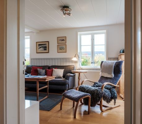 Hemtrevlig stuga i gårdsmiljö - Bild 7