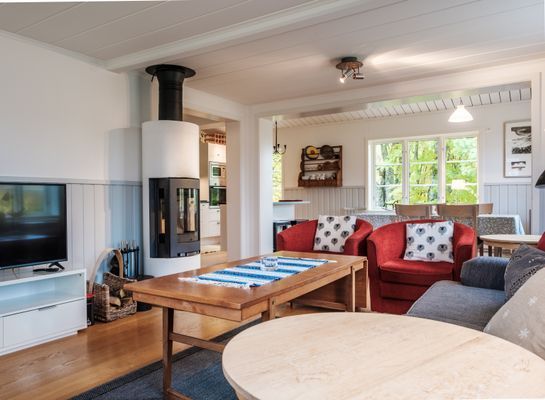 Hyr denna stuga i Edsåsdalen på 90 m². 6 sängplatser. 7 100 - 11 700 kr per vecka. Se bilder och tillgänglighet här.