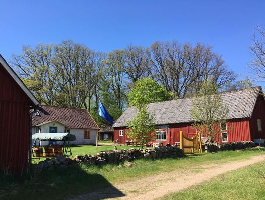 Hyr denna stuga i Höör på 100 m². 2-4 sängplatser. Från 700 kr per dag. Se bilder och tillgänglighet här.