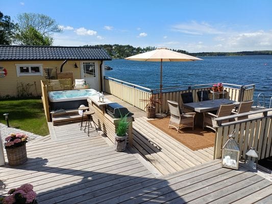 Hyr denna stuga i Stockholm på 125 m². 8 sängplatser. Från 59 000 kr per vecka. Se bilder och tillgänglighet här.