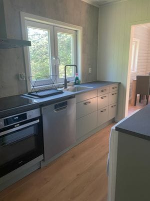 Nyrenoverad stuga nära bad, fiske och skidorter - Bild 11