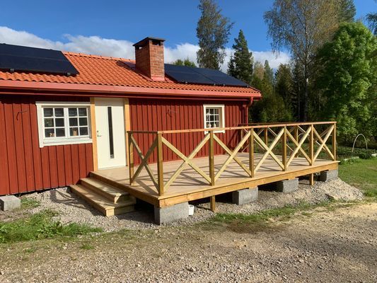 Hyr denna stuga i Sunne på 55 m². 4-5 sängplatser. 8 000 - 9 000 kr per vecka. Se bilder och tillgänglighet här.