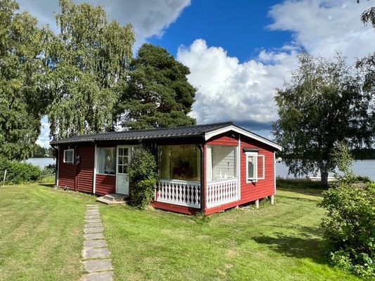 Hyr denna stuga i Avesta på 90 m². 8 sängplatser. 1 600 - 1 795 kr per dag. Se bilder och tillgänglighet här.