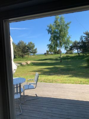 Hyr denna stuga i Böste på 55 m². 4 sängplatser. 9 000 - 12 000 kr per vecka. Se bilder och tillgänglighet här.