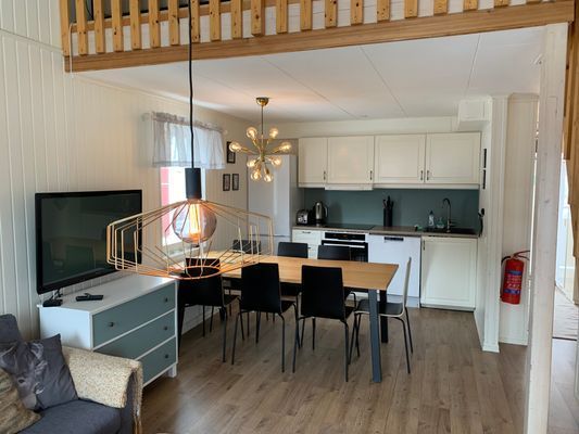 Hyr denna stuga i Åre på 90 m². 10 sängplatser. 7 000 - 35 000 kr per vecka. Se bilder och tillgänglighet här.