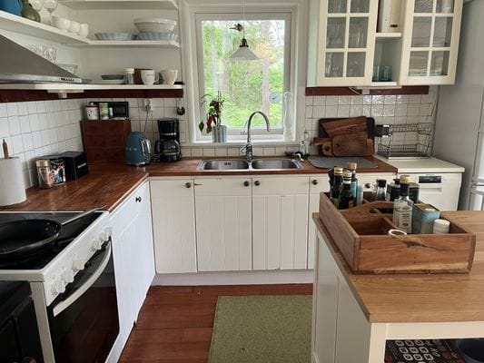 Charmigt skärgårds hus vid havet på vackra Blidö - Bild 10