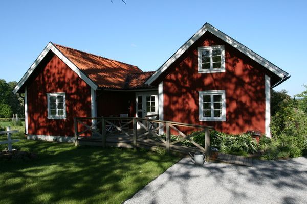 Hyr denna stuga i Skövde på 97 m². 4-6 sängplatser. 5 000 - 6 000 kr per vecka. Se bilder och tillgänglighet här.