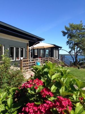 Idylliskt i skärgården med slående utsikt och pool - Bild 7