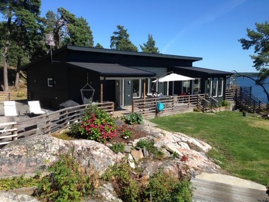 Idylliskt i skärgården med slående utsikt och pool - Bild 10