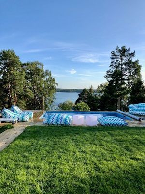 Idylliskt i skärgården med slående utsikt och pool - Bild 13