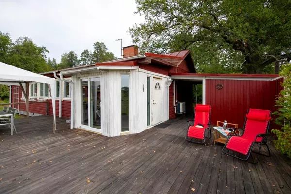 Sjötomt med privat brygga, roddbåt & solnedgång - Bild 10