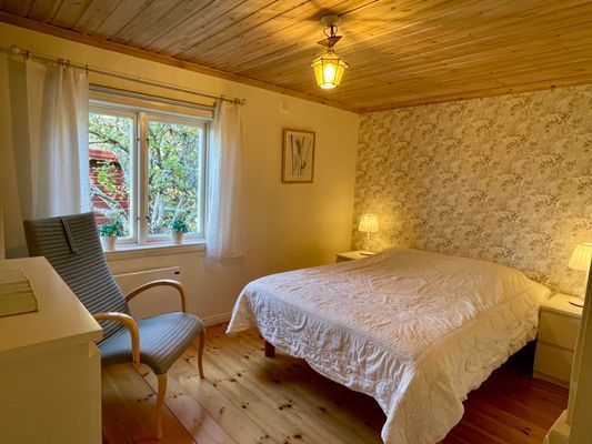 Sjötomt med privat brygga, roddbåt & solnedgång - Bild 16