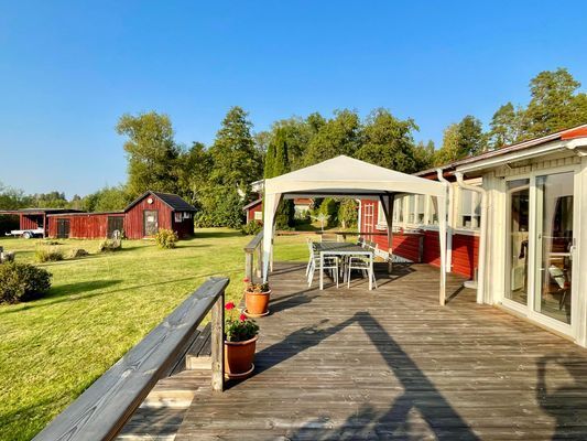 Sjötomt med privat brygga, roddbåt & solnedgång - Bild 9