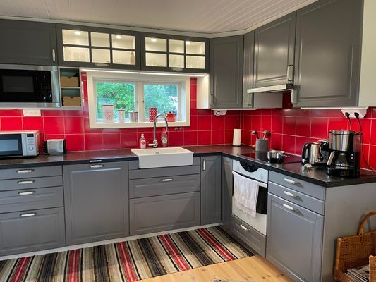 Sjötomt med privat brygga, roddbåt & solnedgång - Bild 12