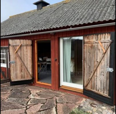 Hyr denna stuga i Böda på 45 m². 2-3 sängplatser. 5 040 - 7 280 kr per vecka. Se bilder och tillgänglighet här.