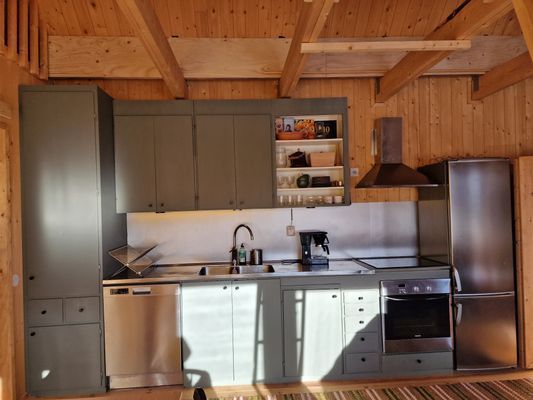 Hyr denna stuga i Matsdal på 50 m². 6-8 sängplatser. Från 5 000 kr per vecka. Se bilder och tillgänglighet här.